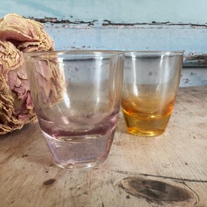 Paire de verres à liqueur multicolores vintage, verres à boire