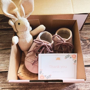 Baby shower gift set, Baby shoes,Teether,Baby Girl,Baby Boy,Baby Gift, Baby Present, New Born,Welcome Gift,Unisex,Baby Shower
