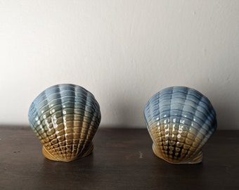 Vintage Nautical Sea Shell Clam Salt and Pepper Shaker Set Made in Japan