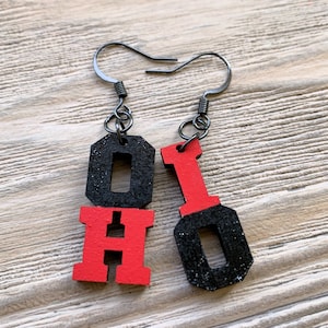 OH-IO Ohio Pendientes colgantes con letras rojas y negras de 1,5 pulgadas de largo con licencia oficial de OSU