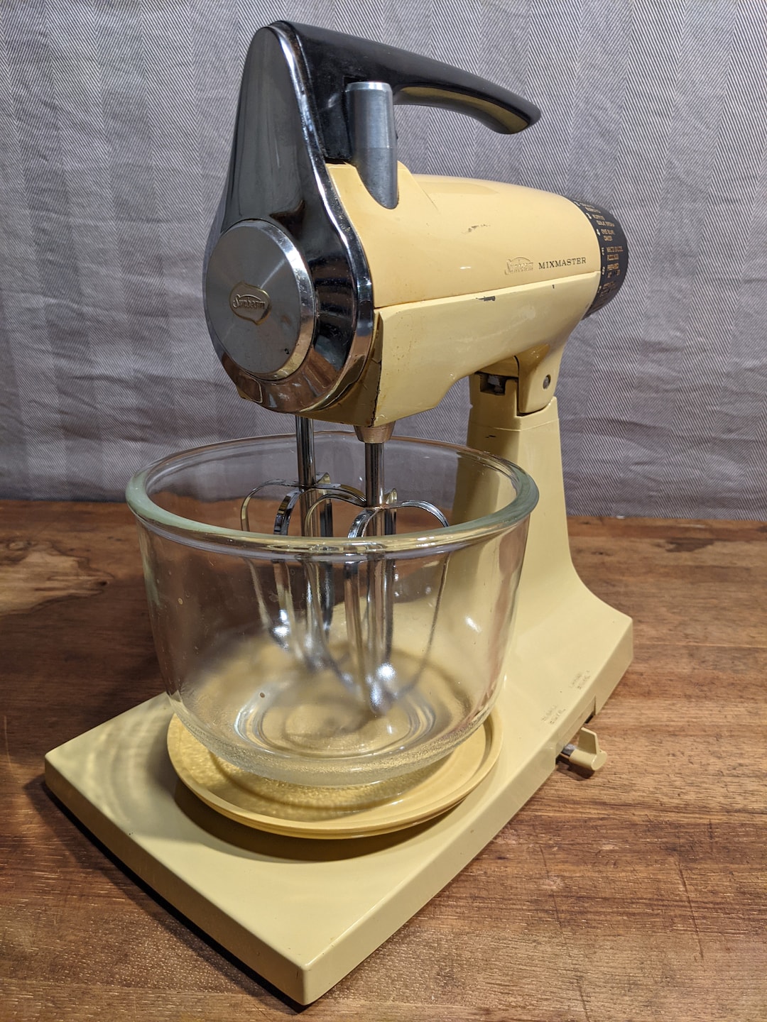 Vintage Sunbeam Mixmaster 12 Speed Stand Mixer w/Bowl Beaters Cord