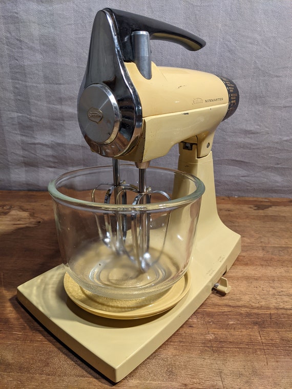 Vintage Crème and Brown Sunbeam Mixmaster 12 Speed Mixer Glass