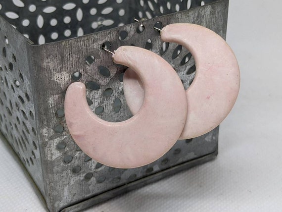 Vintage Pink Marble Lucite Crescent Hoop Earrings… - image 5