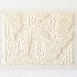 THE CAVE - minimalistic yarn abstract wall art, japandi tapestry, textured fiber art in beige/ecru, neutral hand tufted wall hanging decor