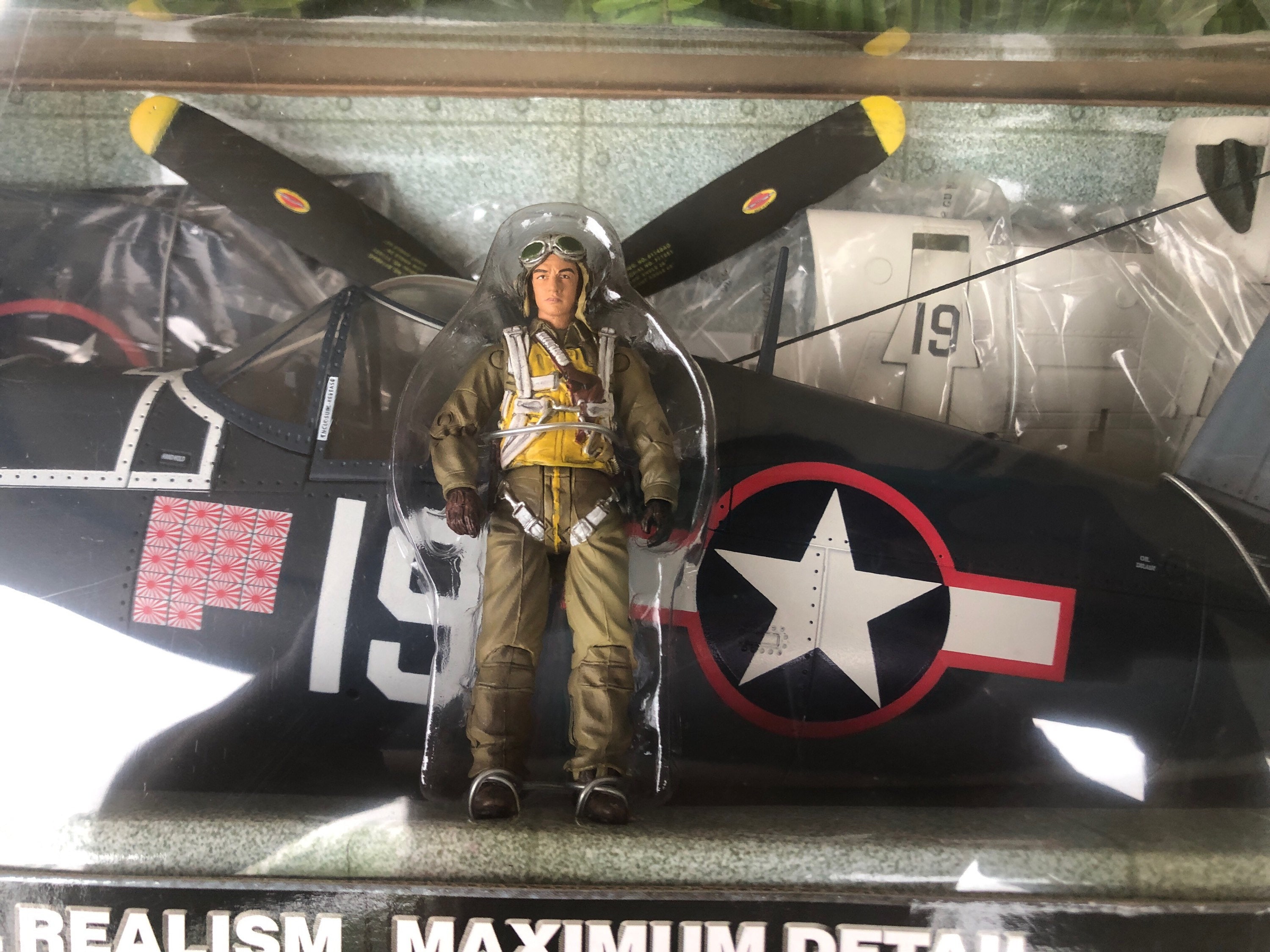 Elite Force // WWII F4U Corsair // 1/18 Scale // Model