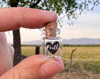 Bouteille en verre à graines de moutarde // FAITH // Cadeaux uniques