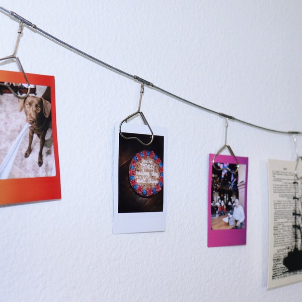 12-Slot Wire Wall Photo Display - Showcase Your Memories