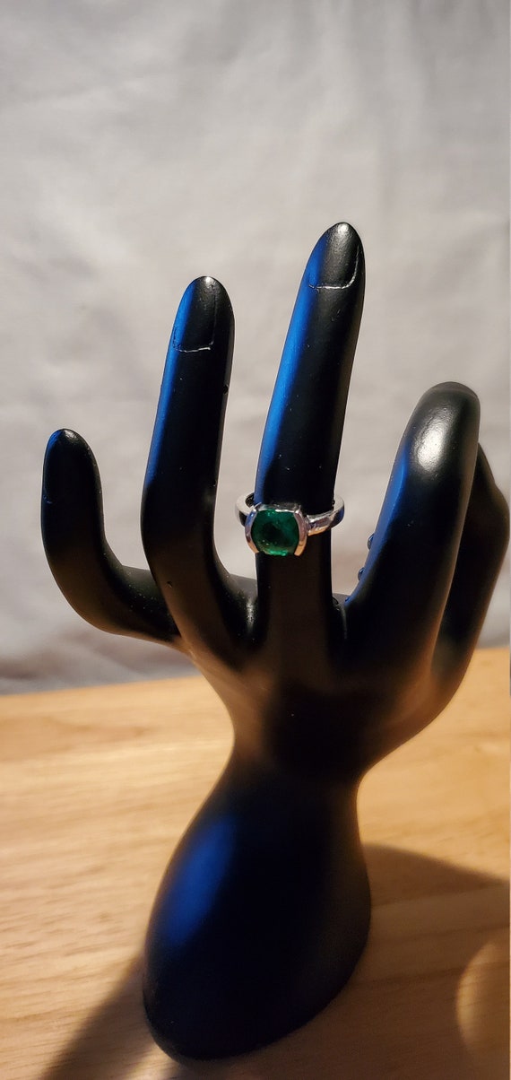 Emerald green ring