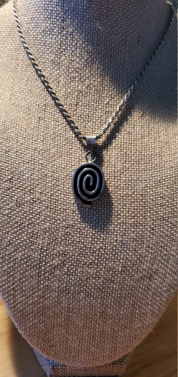 Swirl design pendant