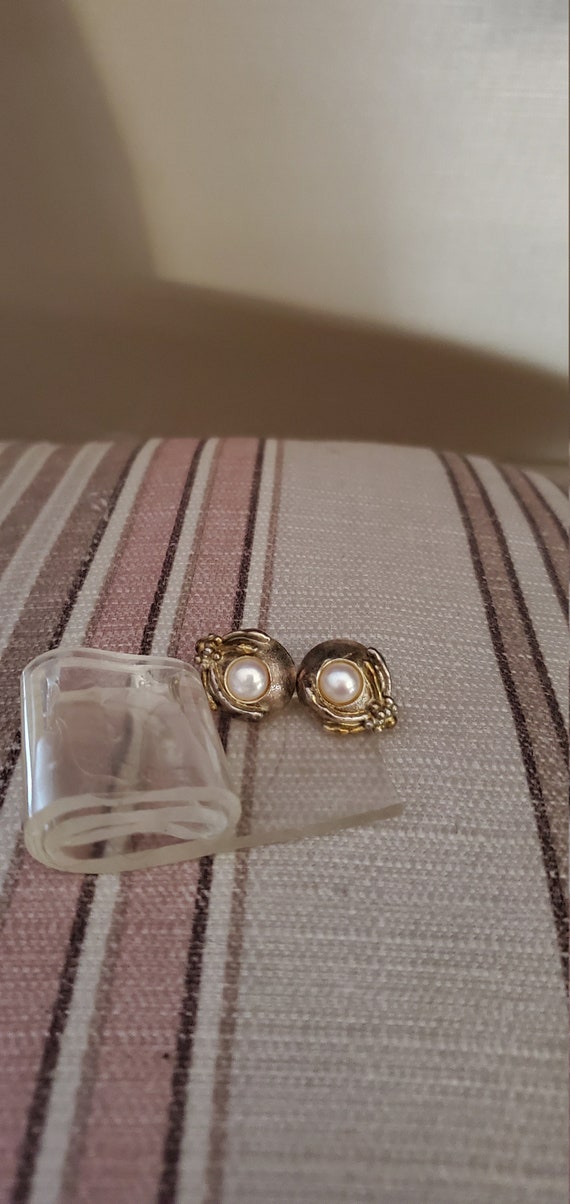 CHANEL Gold CC & Faux Pearl Clip-On Earrings India | Ubuy