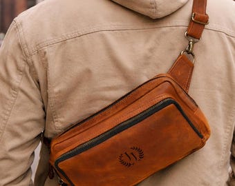 Personalisierte Leder Crossbody Bag, Custom Name Sling Bag, Leder Fanny Pack, Herren Gürteltasche, Jeden Tag Tragetasche