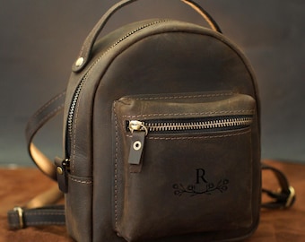 Mini mochila de cuero personalizada, mochila pequeña personalizada, mochila de cuero para mujer, bolso de viaje compacto, regalo para ella.
