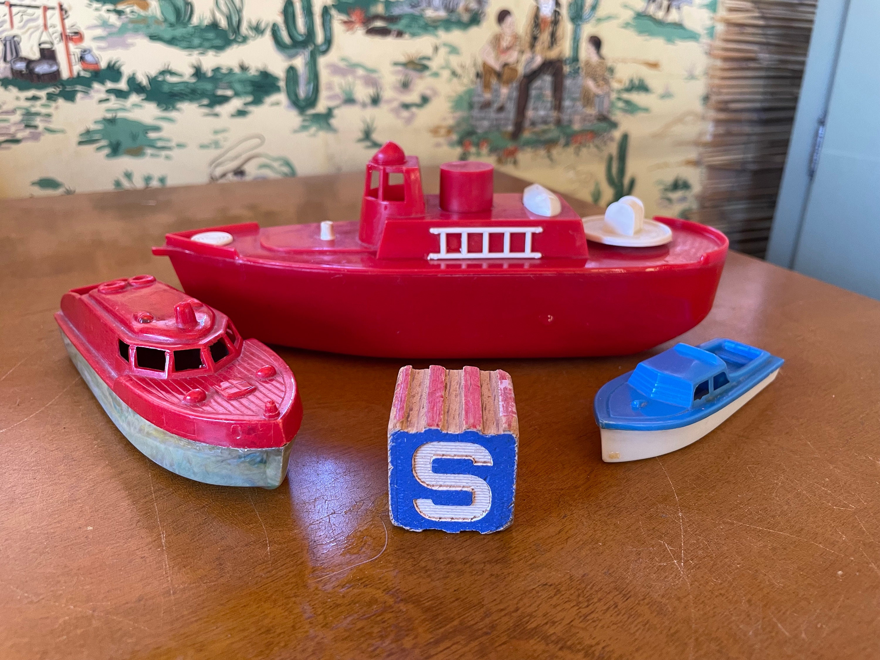 Cheap plastic cheap toy boats