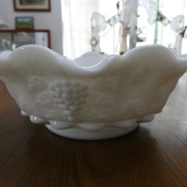 Vintage Westmoreland White Glass Serving Bowl Grape and Leaf Pattern with Fluted Edge, Country, Lakeside, Coastal, Farmhouse Kitchen, City