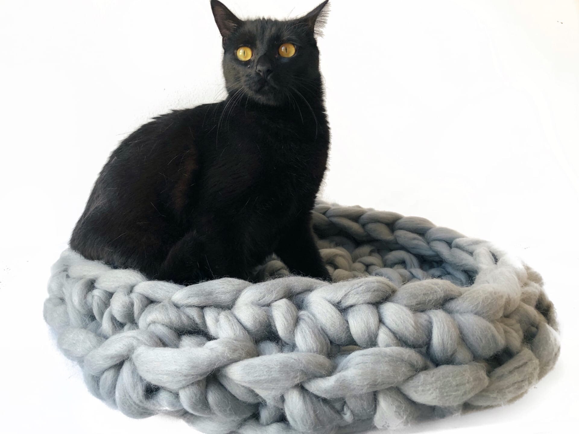 Round cat bed crochet pattern cat bed video pattern dog bed Etsy
