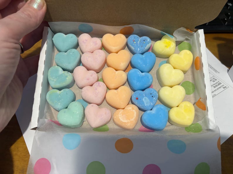 25 Scented Heart Wax Melts Gift Box: Handmade Soy Wax Aromatherapy image 14