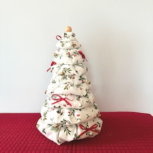 Ivory Holly Fabric Christmas Tree: Yo-yo Tabletop Decor