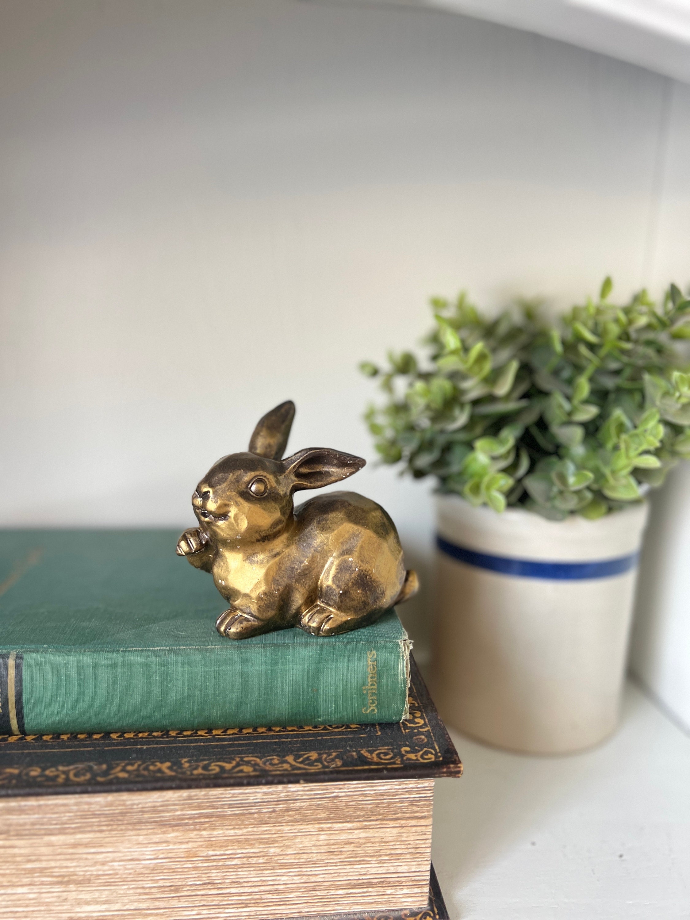 Vintage Sleeping Brass Bunny, Brass Rabbit Shelf Sitter, Mid Century Modern  Brass, Brass Nursery Decor, Farmhouse Style at Castawayshall -  Canada