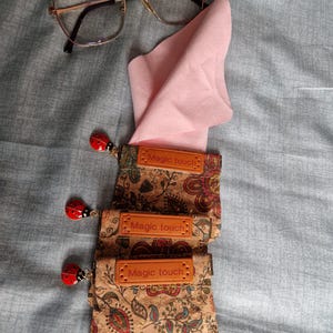Bolsa elaborada con paño para limpiar gafas