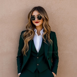 Beautiful GREEN 3 Piece Slim Fit Suit For Women, Women wedding Suit Office Suits & Office Party and Wedding,Tailored Suit, Christmas Party,