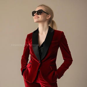 Red Velvet Tuxedo Suit: Slim Fit Two Piece Women&#39;s Suit