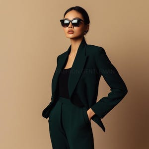 Schöne dunkelgrüne 2-teilige Slim Fit-Anzug für Frauen und Büroparty und Hochzeit, maßgeschneiderter Anzug, Weihnachtsfeier und bestes Geschenk für Frauen