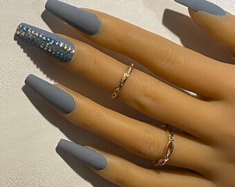 Press on nail set with gems