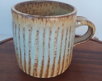 LARGE VINTAGE POTTERY mug handmade great condition/free shipping prepaid tariff
