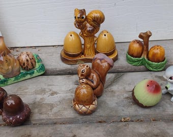 Vintage 1950s s squirrels with nuts salt and pepper shakers hangers  excellent condition prepaid tariff ffree shipping