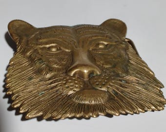 Boucle de ceinture tête de lion baron vintage des années 1970 à collectionner en laiton massif rare en très bon état livraison gratuite tarif prépayé