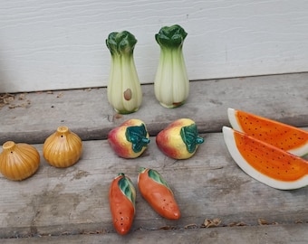 Vintage 1950s fruit and veggy salt and pepper shakers hangers  excellent condition prepaid tariff ffree shipping