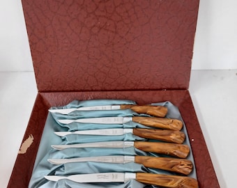 Vintage steak knives set of 6 new old stock original box Carmel handled excellent sheratted edge stainless free ship prepaid tariff