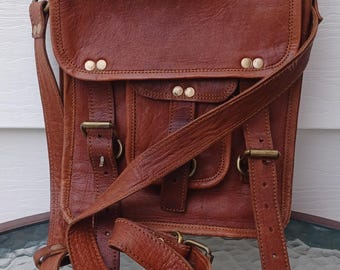 Vintage leather bag/unisex bag excellent condition/ crossbody strap purse/adjustable/free shipping prepaid tariff