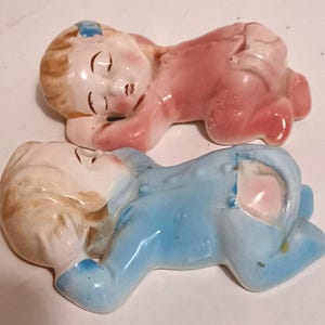 Baby salt and pepper shakers/1950s/kitschy/boy/girl /kitschy/shakers/blue/pink/tare ffree shipping