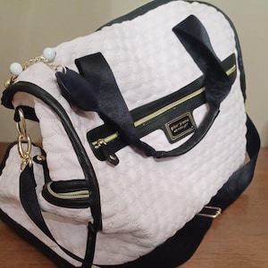 Sac de week-end Betsy johnson/sac de voyage/sac de voyage/sac de voyage/noir rose/sac matelassé/breloque/excellent état/livraison gratuite