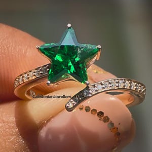 Delicate 3.60CT Star Shape Vivid Green Cubic Zirconia