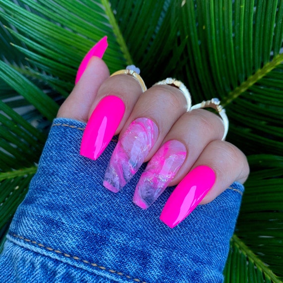 Coffin hot pink nails deals