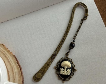 Mushroom Cameo Bookmark: Antique Bronze Metal Book Dangle