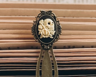 Skull Cameo Bookmark: Halloween Page Marker