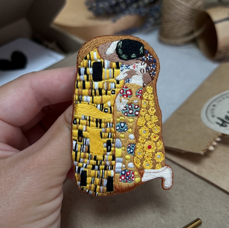 Hand embroidered brooch based on the painting "The Kiss" by Gustav Klimt !!!Handcrafted-to-Order image 1