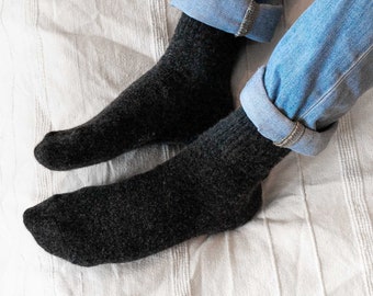 Wool socks from Mongolia - anthracite black. 100% sustainable and eco-friendly - natural wool - the warmest socks for winter!