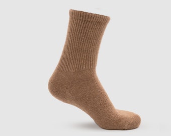 Bruin - kamelenwollen sokken, 100% ongeverfde natuurlijke wol uit Mongolië uit ethische bronnen. De gezelligste warme sokken voor de winter!
