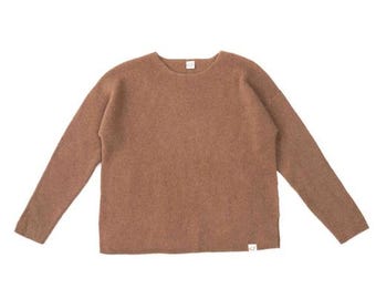 Suéter holgado de lana de camello 100 % pura de Mongolia, sin teñir, color marrón. Tallaje holgado, estilo slow fashion.