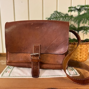 Danish Vintage Leather Shoulder Bag | Beautiful 1970s Bag | True Vintage Bohemian Item in Natural Patina