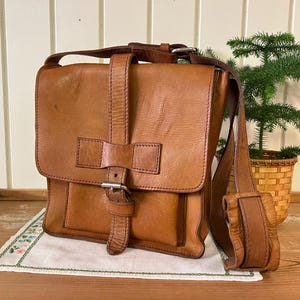 Danish Vintage Leather Shoulder Bag | Beautiful 1970s Bag | True Vintage Bohemian Item in Natural Patina