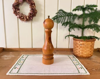 Vintage Dänische Salzmühle | Großer 1960er Jahre Holz Grinder in fantastischem Design und Qualität | Dänische Moderne