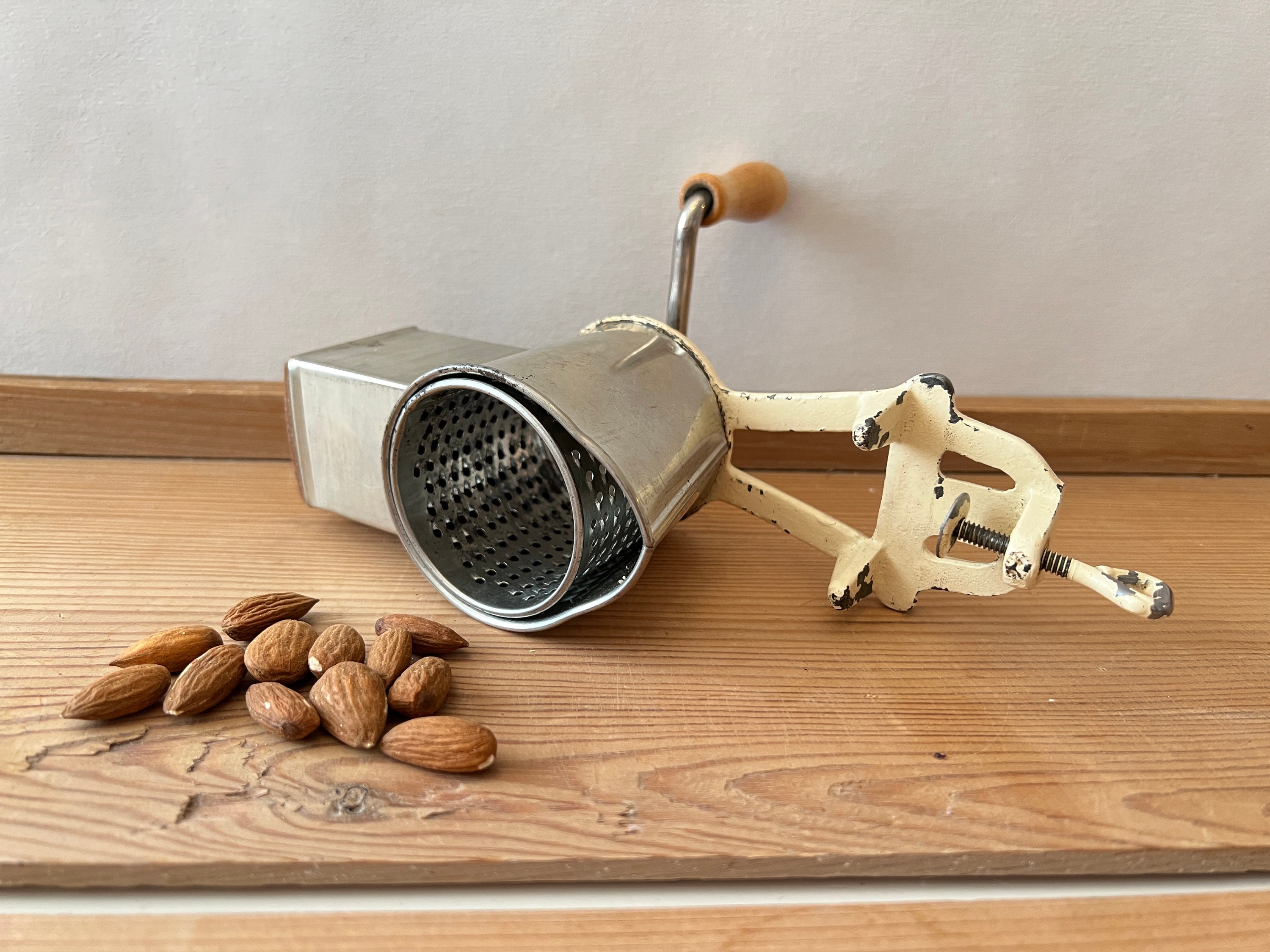 Nut Chopper Hand Cranking Bean Spice Grinder Seeds Kitchen with