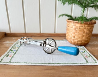 Vintage Whisk | Hand Stirrer | Hand mixer| Shabby Chic | Cottage Farmhouse. Country Home Decor. Farmhouse.