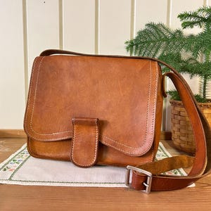 Danish Vintage Leather Shoulder Bag | Beautiful 1970s Bag | True Vintage Bohemian Item in Natural Patina