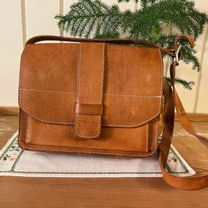 Danish Vintage Leather Shoulder Bag | Beautiful 1970s Bag | True Vintage Bohemian Item in Natural Patina